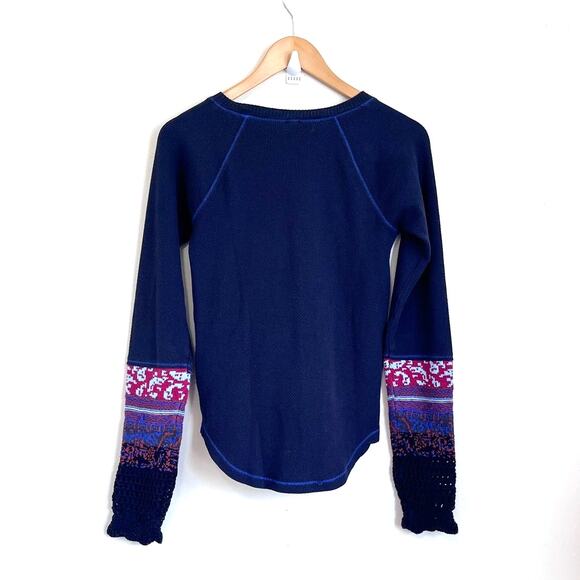 Free People In The Mix Cuff Detail Women Shirt Size M Blue Crochet Thermal Boho - Picture 2 of 6